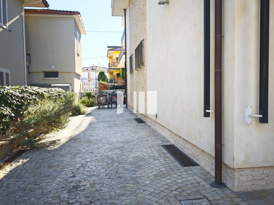 Villa in Giulianova, Abruzzo, Italy 4 - 16974439