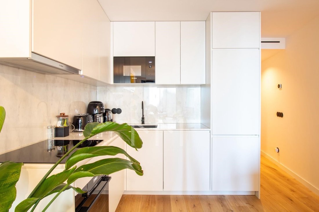 Apartment in Lordelo do Ouro e Massarelos, Porto District, Portugal 1 - 16971288