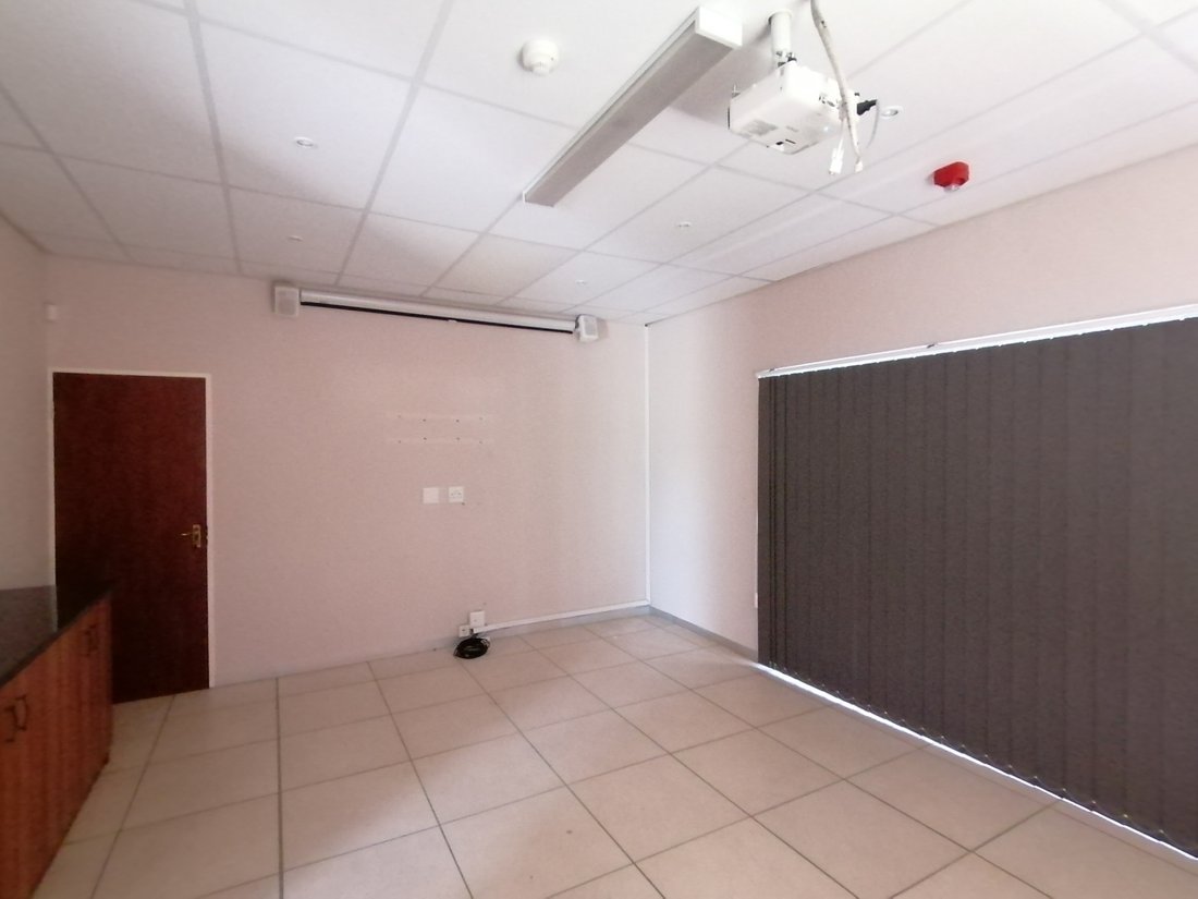 House in Rustenburg, North West, South Africa 4 - 16971437