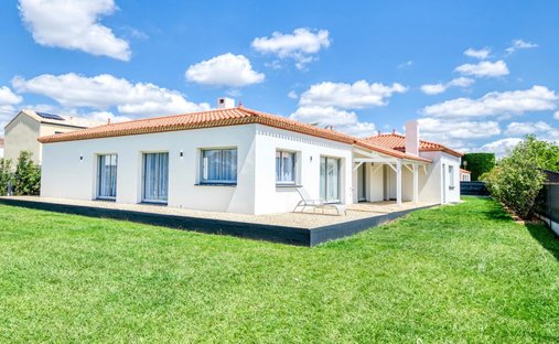 House in Sud, Les Sorinieres, France 1