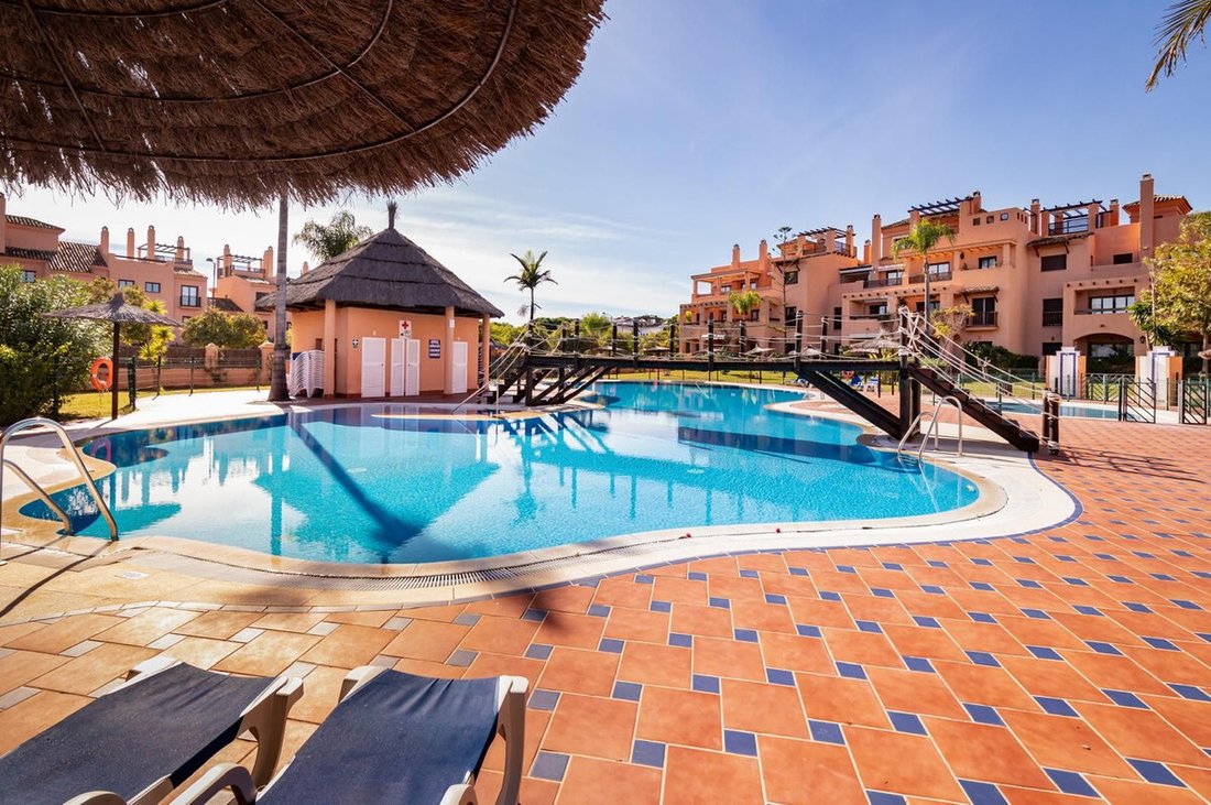 Apartment in Atalaya-Isdabe, Estepona, Andalusia 1 - 16971066