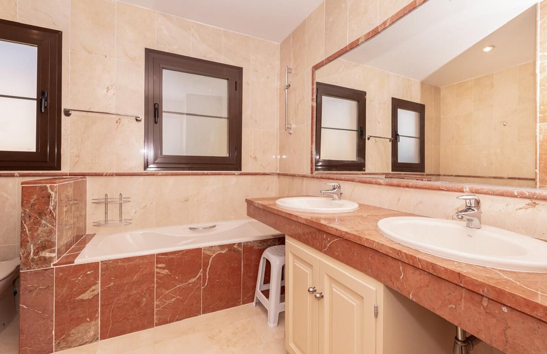 Apartment in Atalaya-Isdabe, Estepona, Andalusia 4 - 16971066