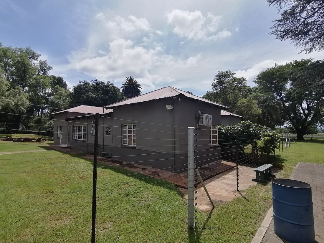 House in Rustenburg, North West, South Africa 3 - 16971437