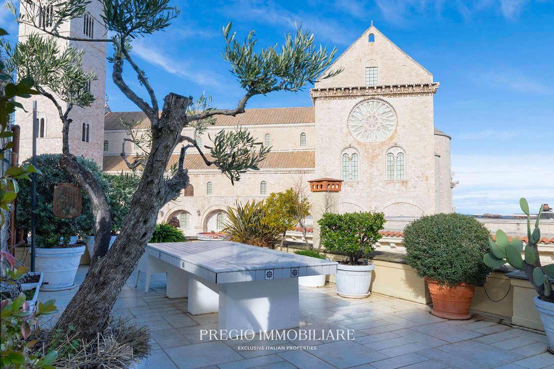 Apartment in Historic Center, Trani, Apulia 1 - 16973035