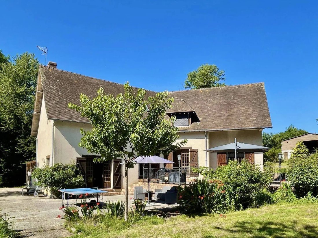 Estate in Bernay, Normandy, France 2 - 16973205