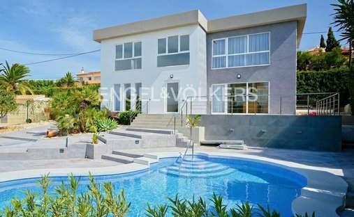 Villa in Calp / Calpe, Valencian Community, Spain 1