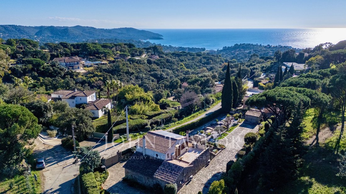 Domaine à La Croix-Valmer, Provence-Alpes-Côte d'Azur, France 2 - 16970882