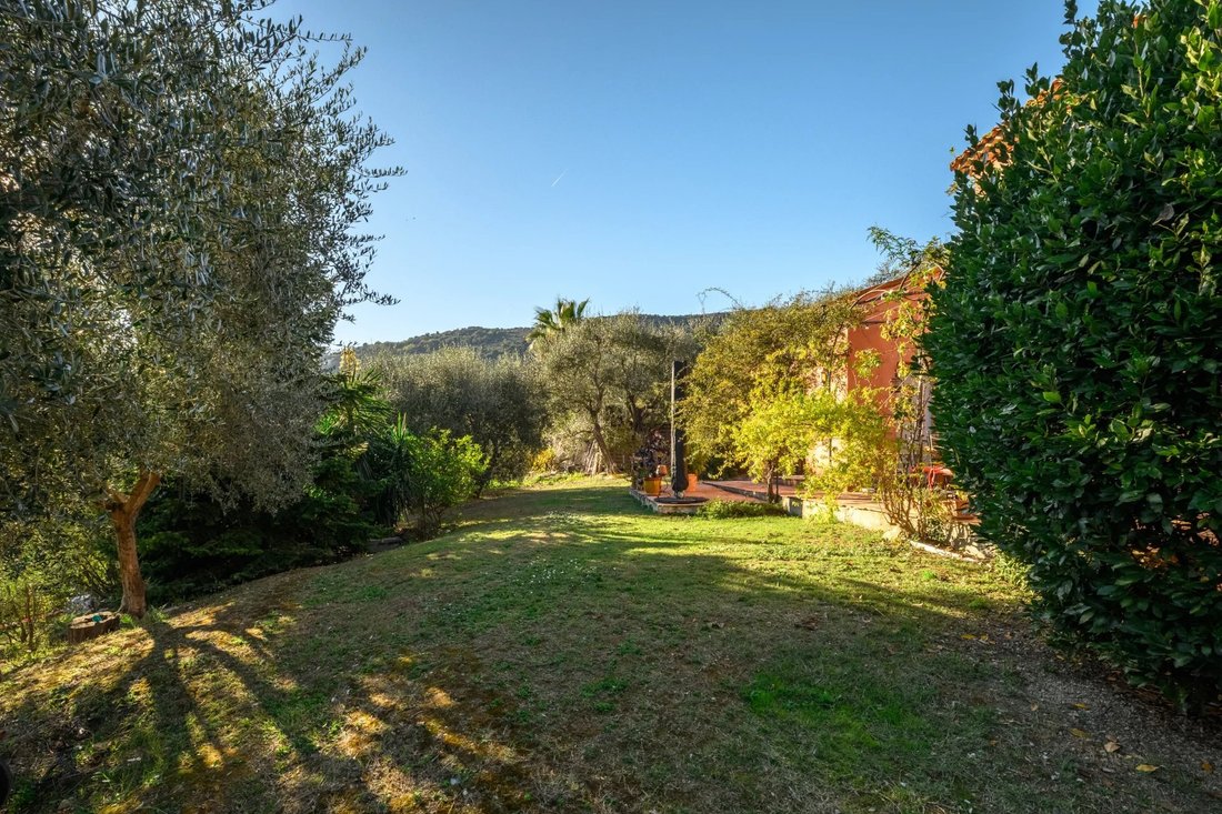 House in Falicon, Provence-Alpes-Côte d'Azur, France 2 - 16970889