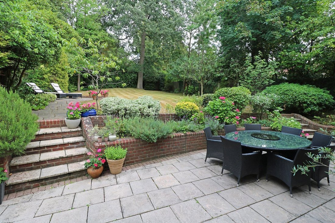 House in Barnet, England 2 - 16972086