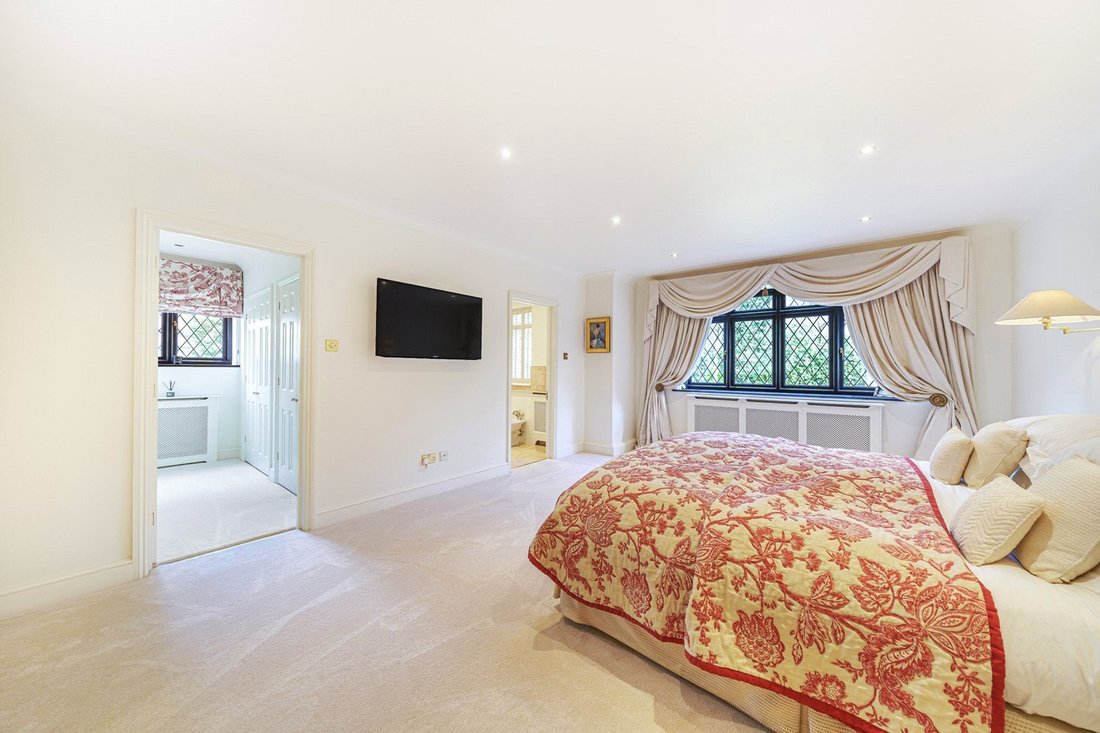 House in Barnet, England 5 - 16972086