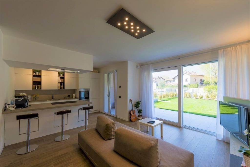 Apartment in Lungo Lago-Centro, Lecco, Lombardy 4 - 15412297