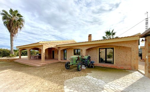 Villa in San Miguel de Salinas, Valencian Community, Spain 1