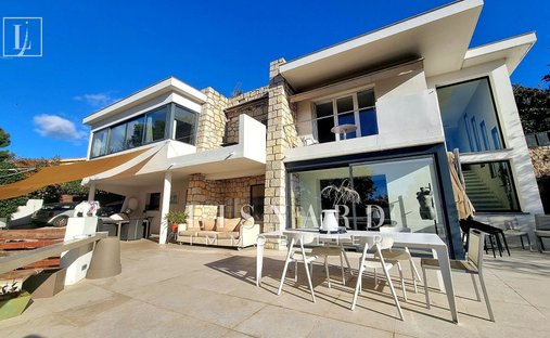 Villa in Maurice Jeanpierre, Le Cannet, France 1