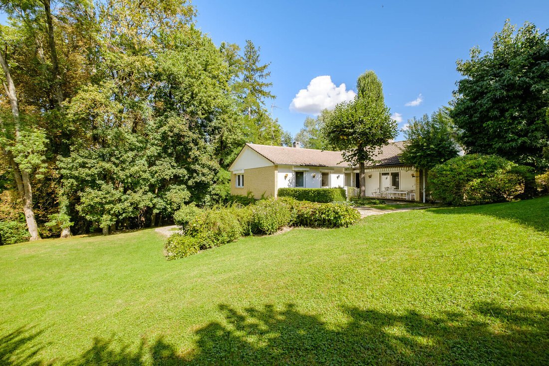 Villa To Renovate In A Rural Setting In Lancy