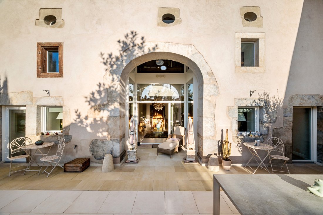 Magnificent Familial Property In The Heart Of La Côte