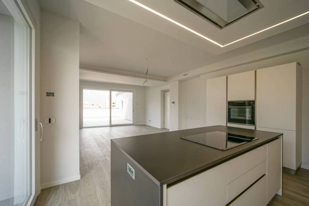 Apartment in Lungo Lago-Centro, Lecco, Lombardy 5 - 15412297
