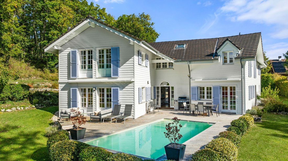 Magnificent 400sqm Villa With Swimming Pool, Located In Gingins.