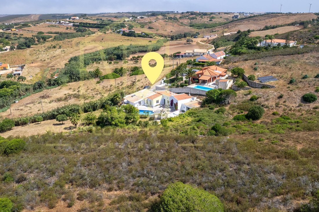 House in Vila do Bispo e Raposeira, Algarve, Portugal 1 - 16975667