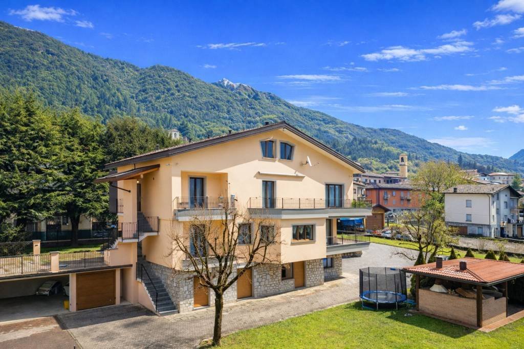 Villa in Primaluna, Lombardy, Italy 2 - 16975334