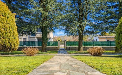 Villa in Primaluna, Lombardy, Italy 1