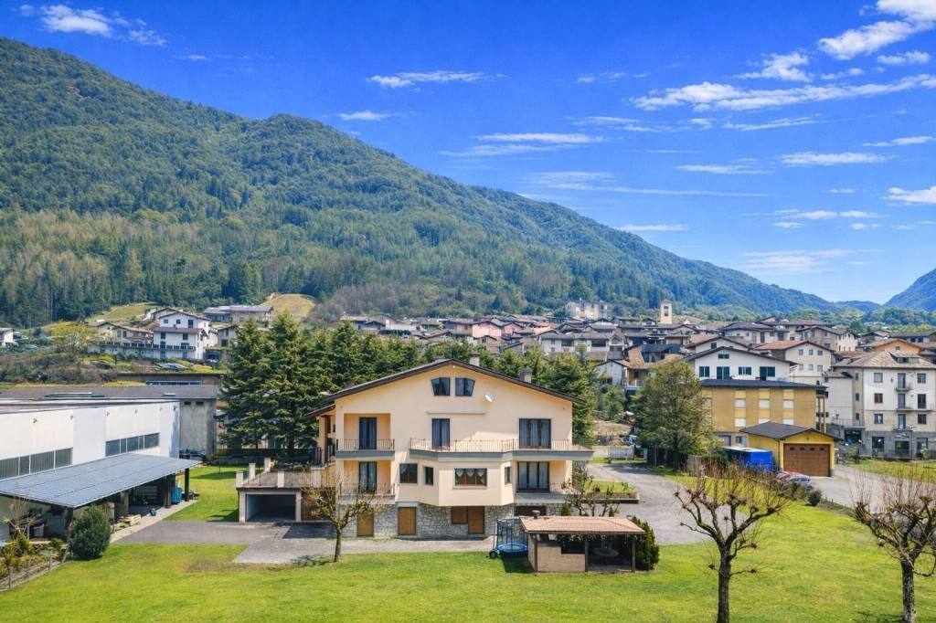 Villa in Primaluna, Lombardy, Italy 3 - 16975334