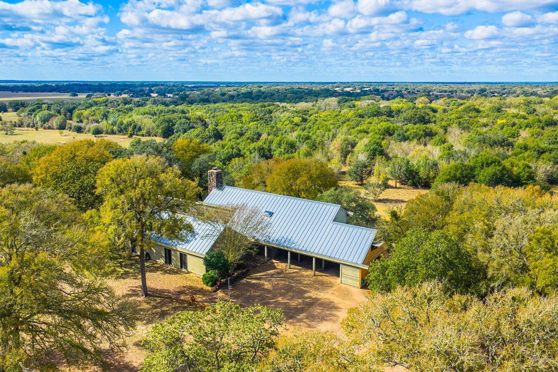 Farm Ranch in Muldoon, Texas, United States 1 - 16975745