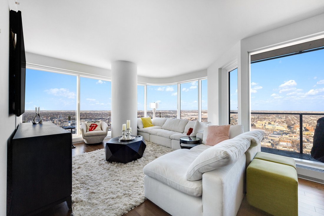 Condo in Edmonton, Alberta, Canada 1 - 16976336