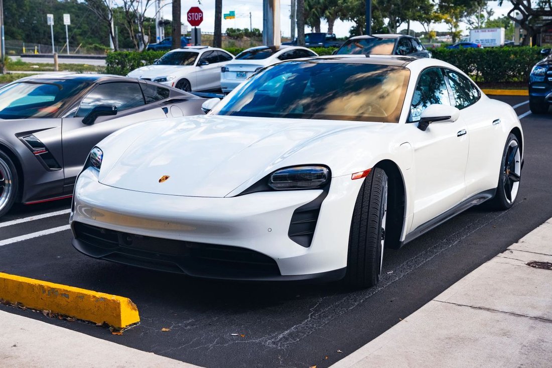 Sedan in Boynton Beach, FL, United States 2 - 16969500