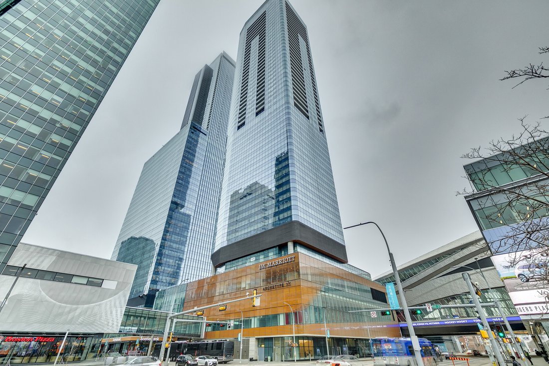 Condo in Edmonton, Alberta, Canada 2 - 16976336