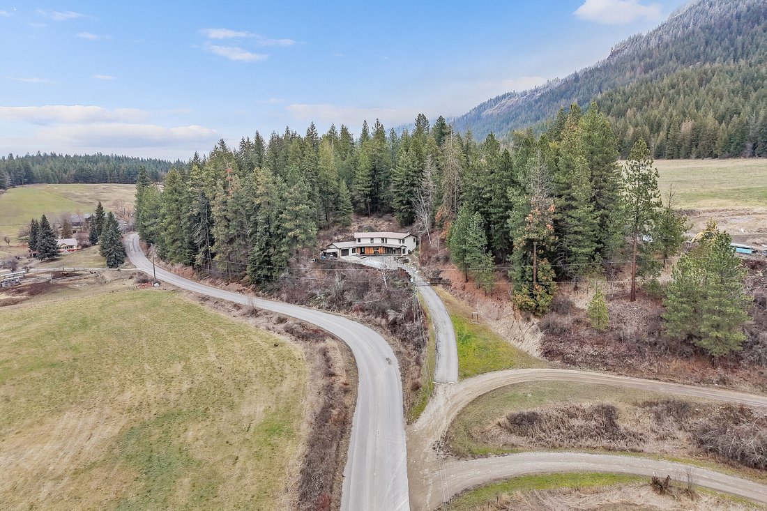 Farm Ranch in Enderby, British Columbia, Canada 1 - 16976163