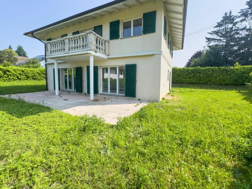Elegant Family Villa With Lake And Vineyard Views In Aubonne