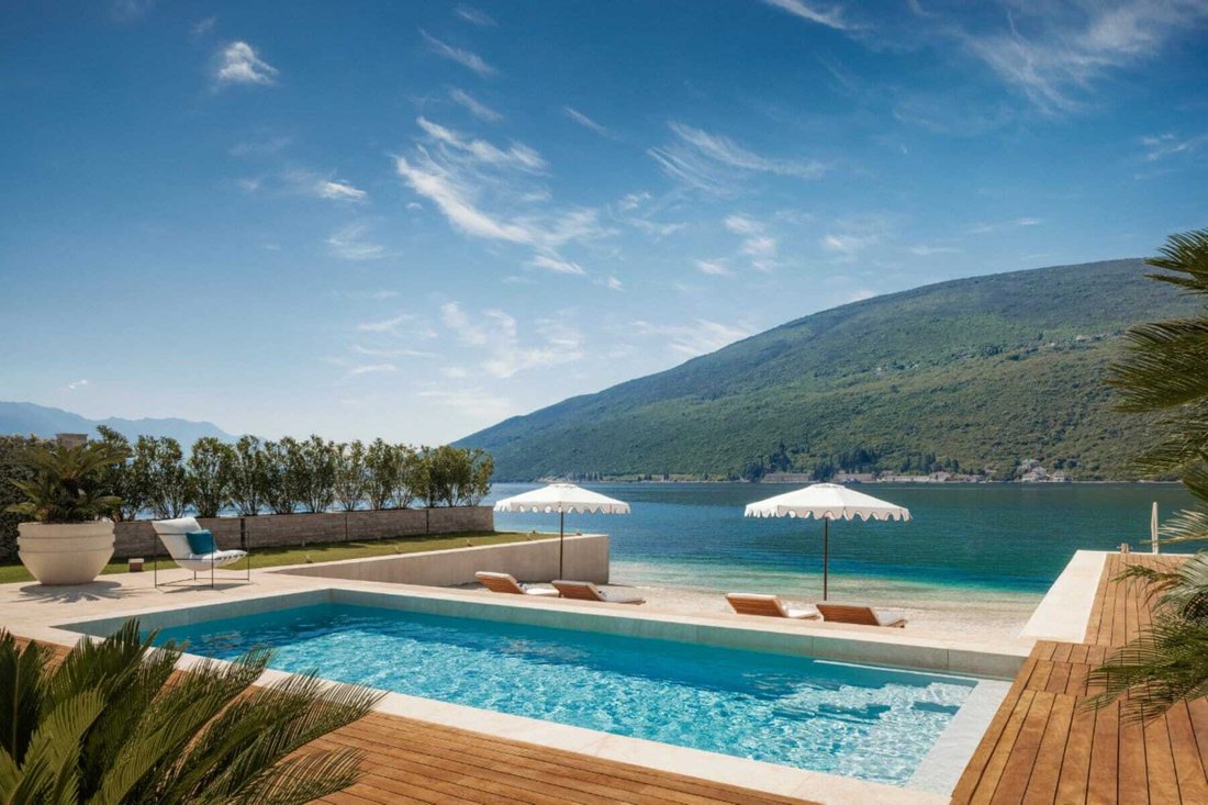 Villa in Kumbor, Herceg Novi Municipality, Montenegro 1 - 16977137