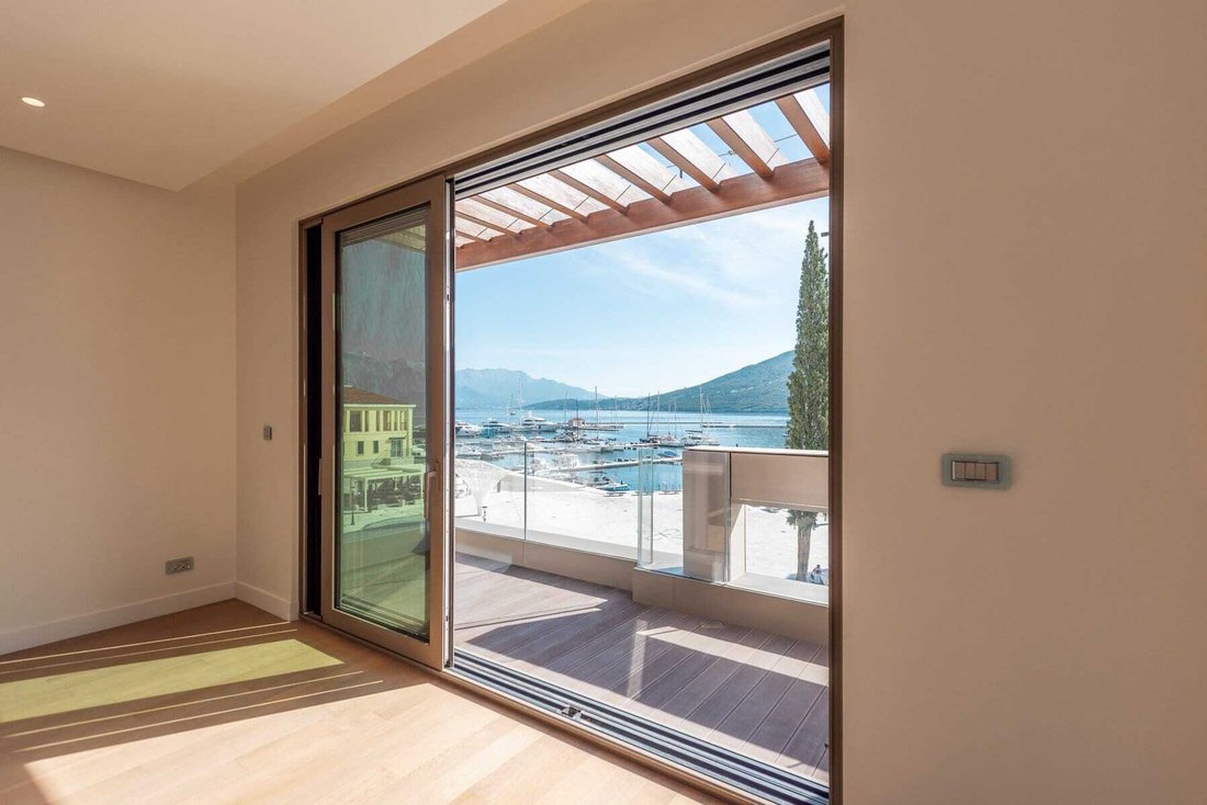 Apartment in Kumbor, Herceg Novi Municipality, Montenegro 4 - 16977096