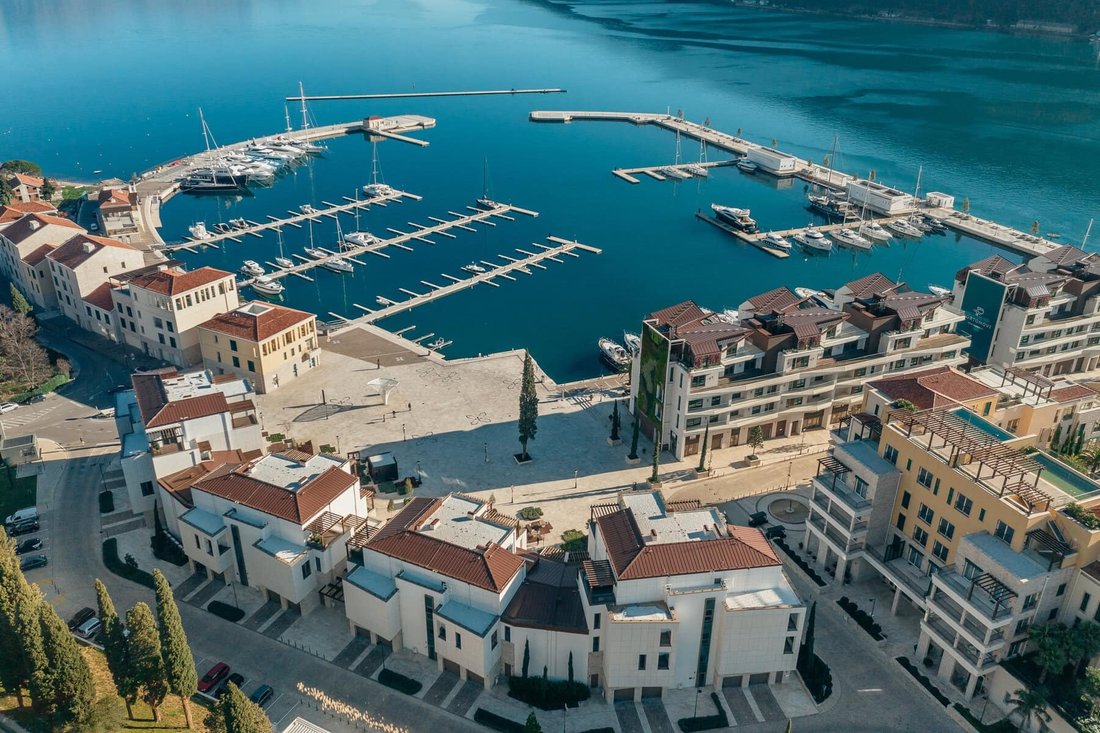 Apartment in Kumbor, Herceg Novi Municipality, Montenegro 1 - 16977096