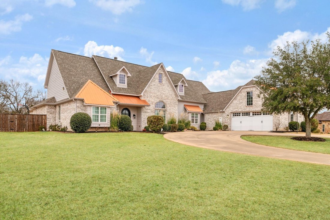 House in Paris, Texas, United States 1 - 16976949