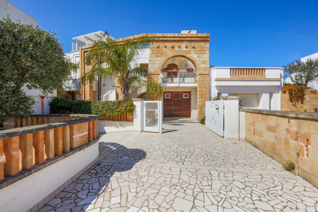 Villa in Castrignano del Capo, Apulia, Italy 2 - 16979568