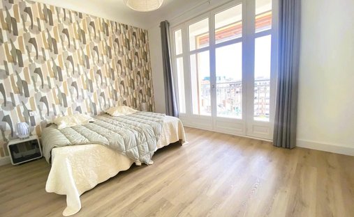 17th C. Chateau (With A Section Dedicated To Events) And 5 Acres In Centre Of France