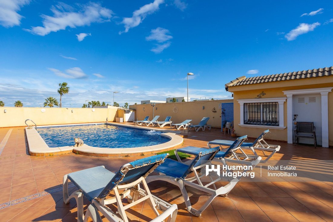 Villa in Torrevieja, Valencian Community, Spain 4 - 16859186