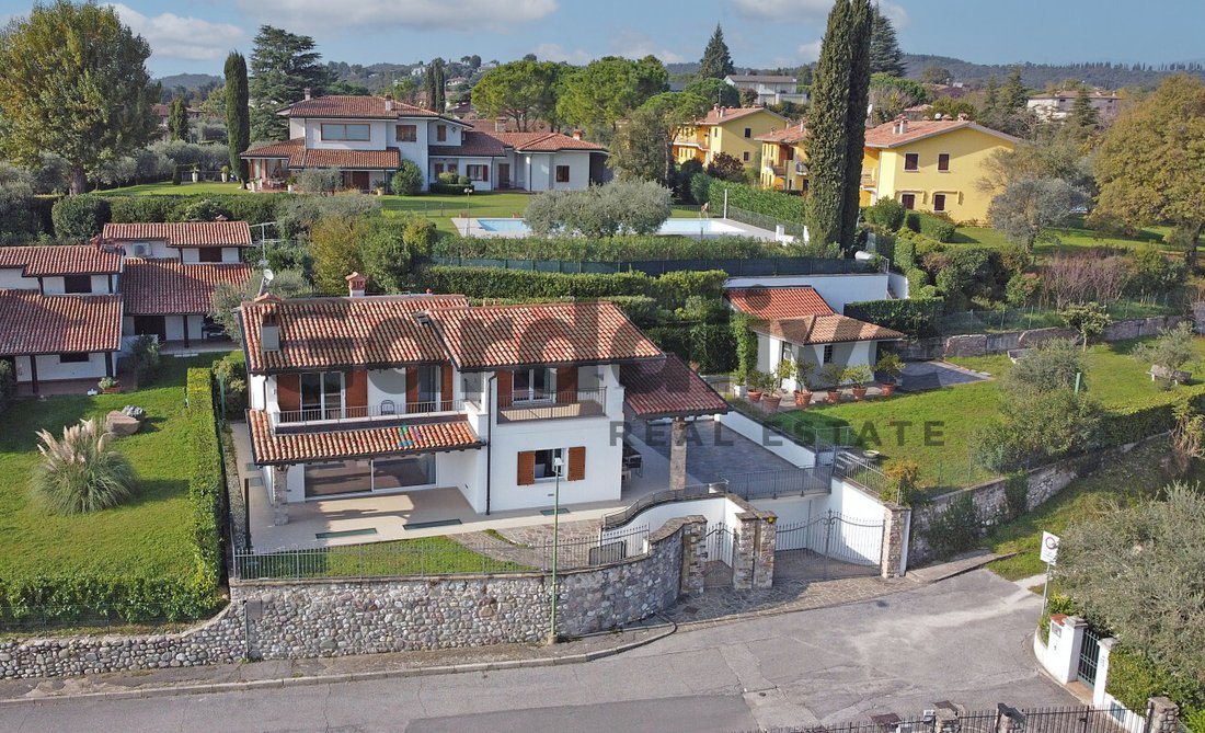 Villa in Soiano del Lago, Lombardy, Italy 2 - 16984388