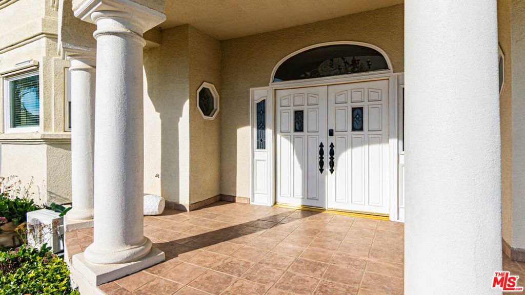 House in Canoga Park, California, United States 4 - 16982717