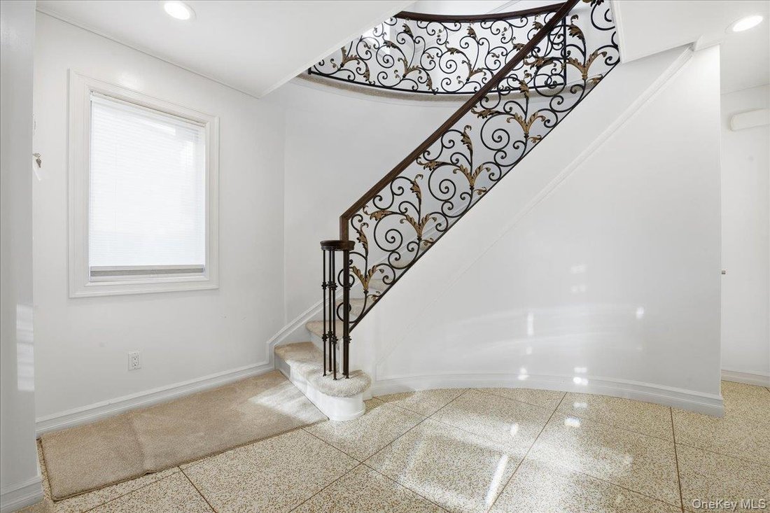 House in Hicksville, New York, United States 5 - 16979334