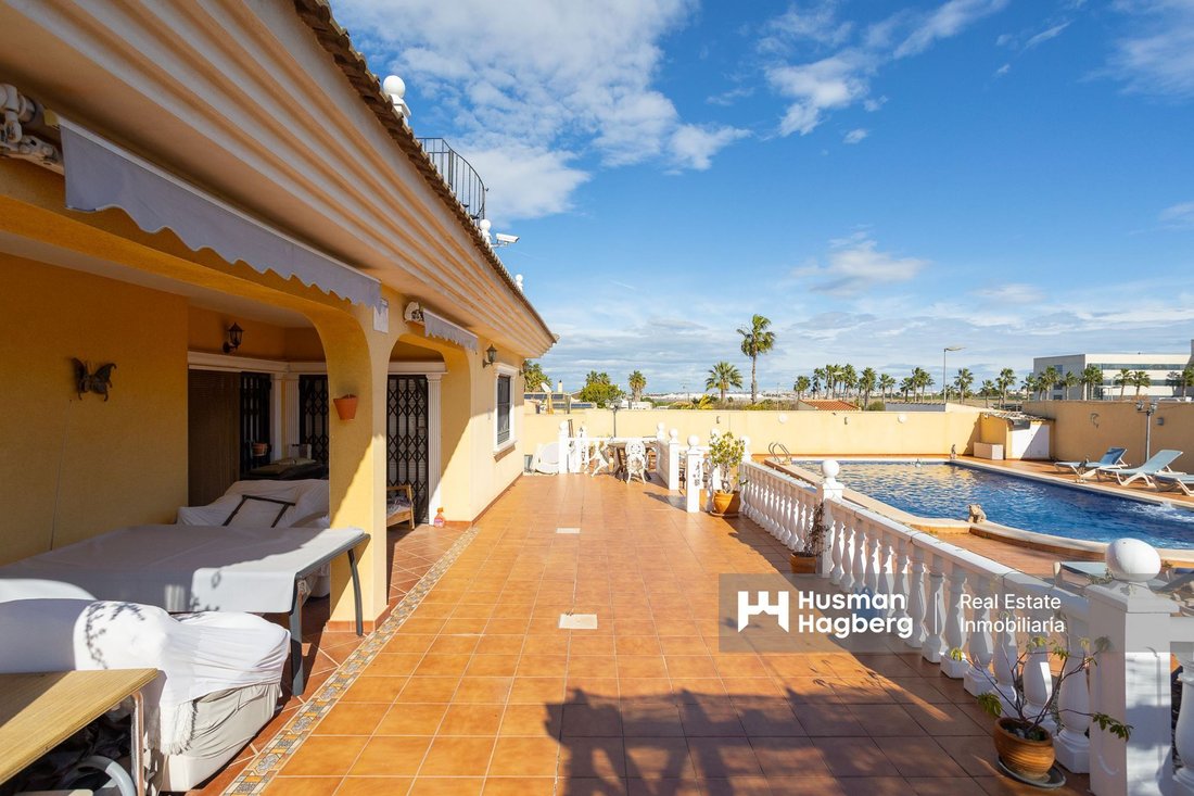 Villa in Torrevieja, Valencian Community, Spain 5 - 16859186