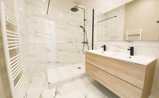 17th C. Chateau (With A Section Dedicated To Events) And 5 Acres In Centre Of France