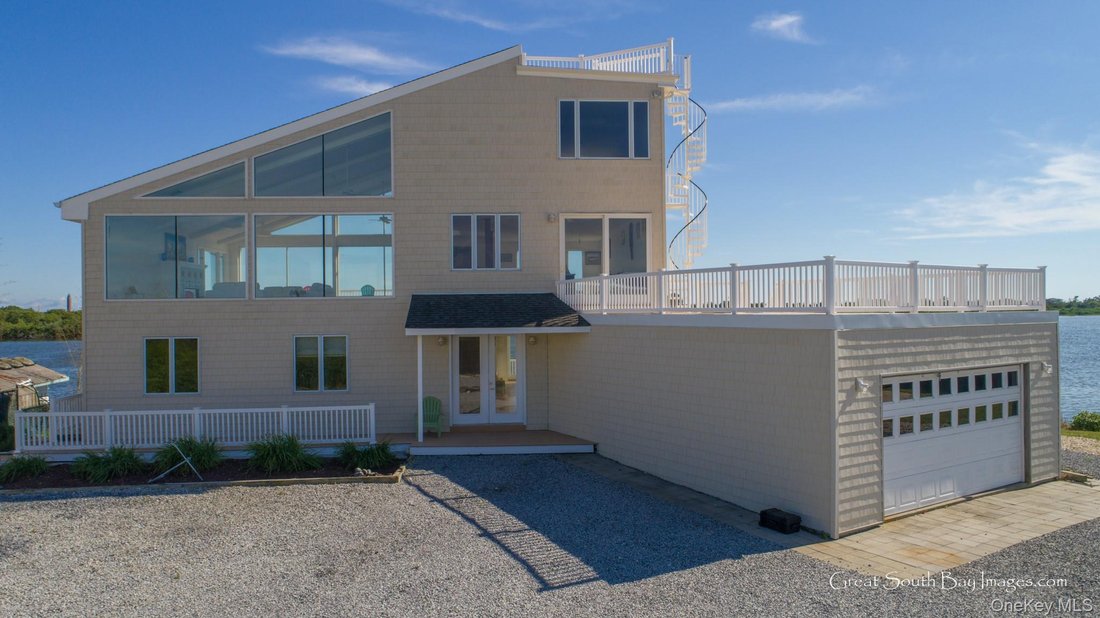 House in Babylon, New York, United States 1 - 16980083