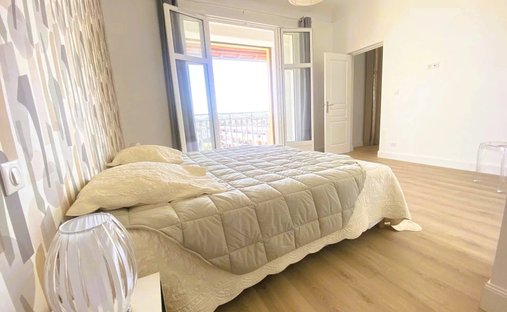 17th C. Chateau (With A Section Dedicated To Events) And 5 Acres In Centre Of France