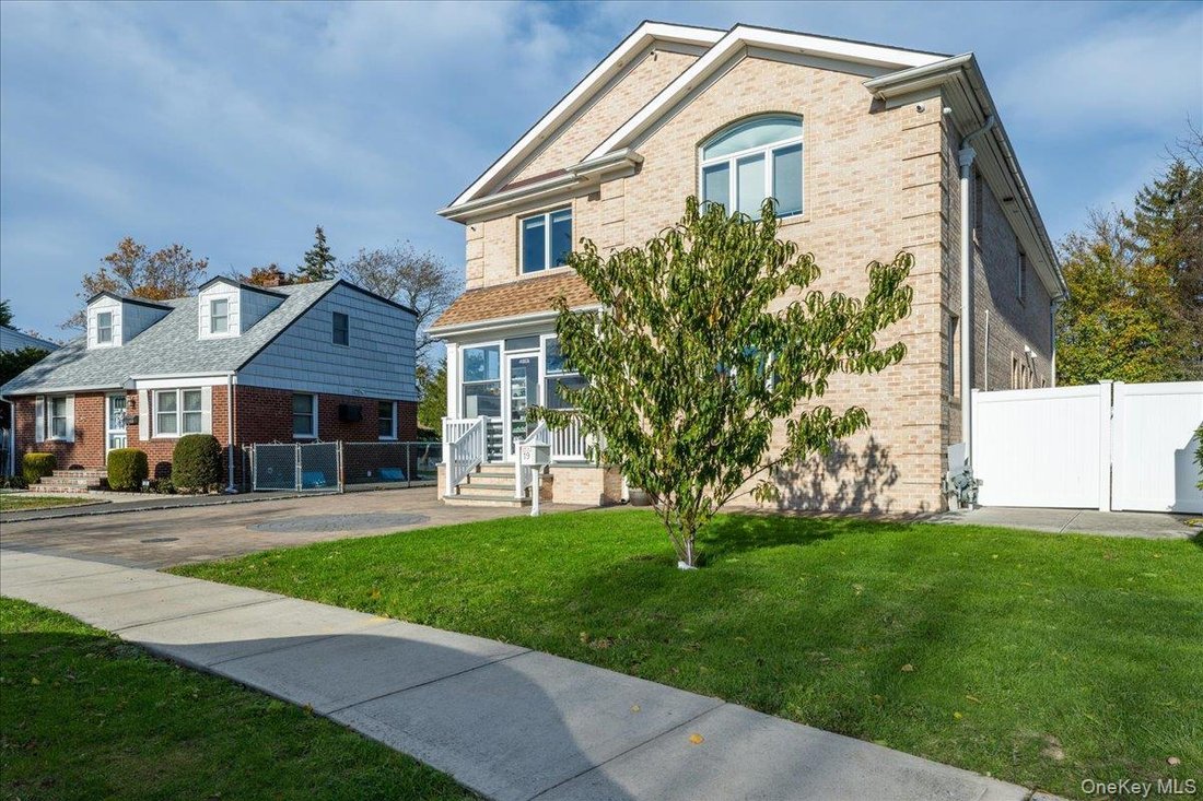 House in Hicksville, New York, United States 3 - 16979334