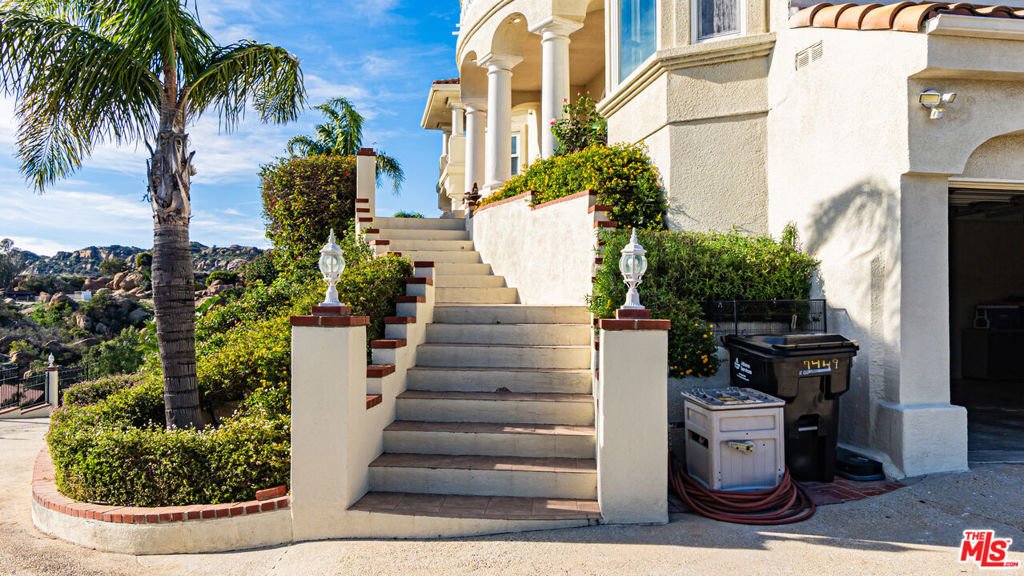 House in Canoga Park, California, United States 3 - 16982717