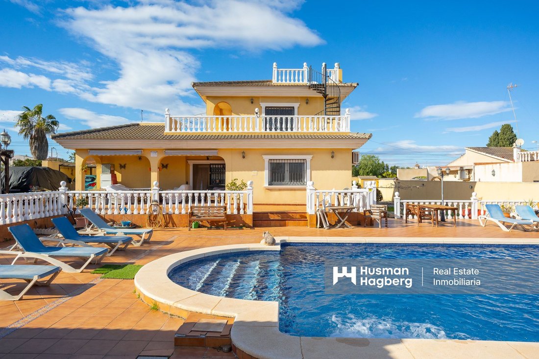 Villa in Torrevieja, Valencian Community, Spain 3 - 16859186