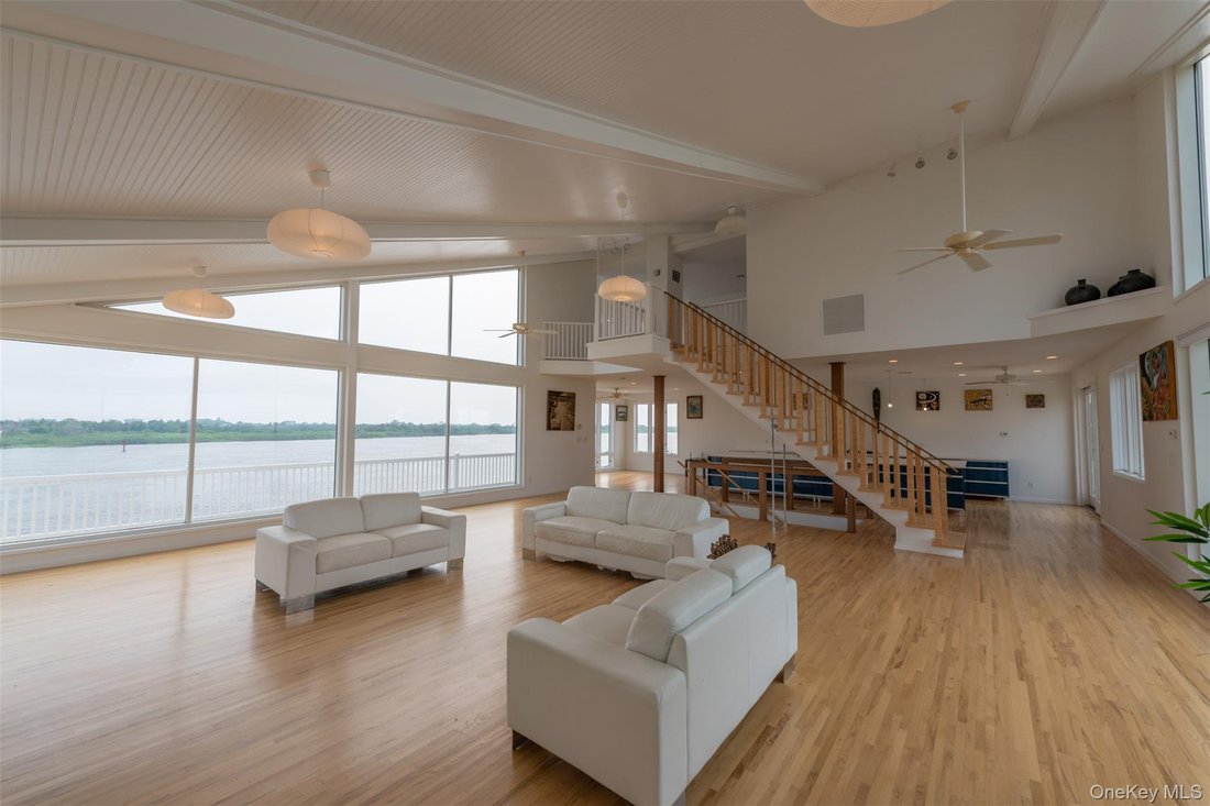 House in Babylon, New York, United States 5 - 16980083