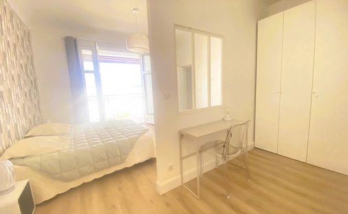 17th C. Chateau (With A Section Dedicated To Events) And 5 Acres In Centre Of France